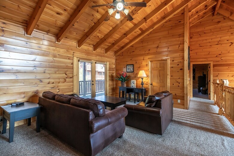 Prime Location Cabin W Game Room