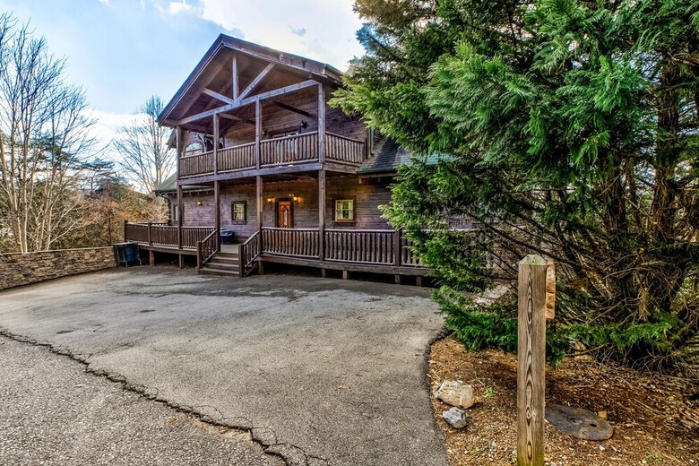 Prime Location Cabin W Game Room