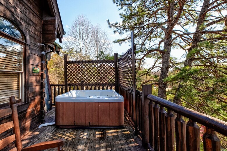 Prime Location Cabin W Game Room