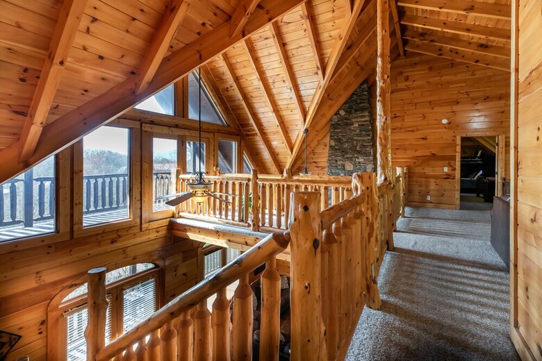 Prime Location Cabin W Game Room