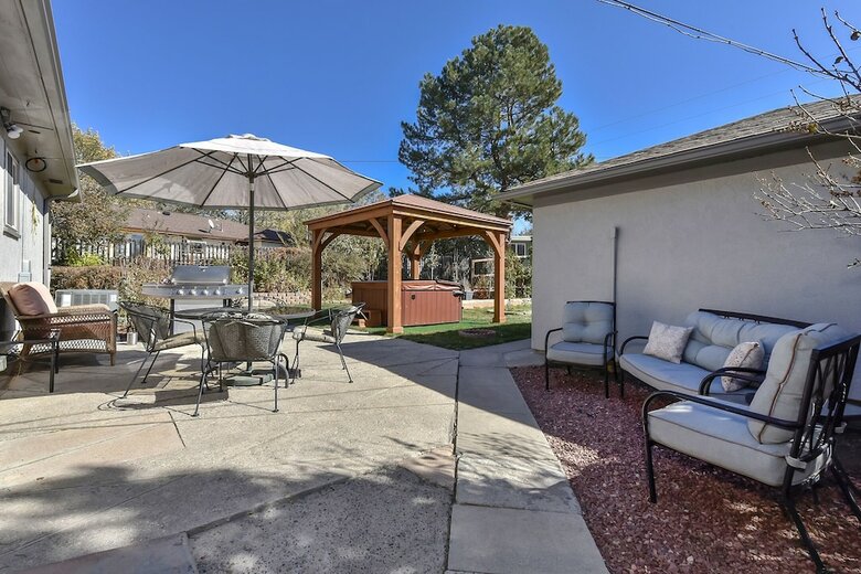 3bdmid-century Modernhot Tub, Grill, Close To Dt