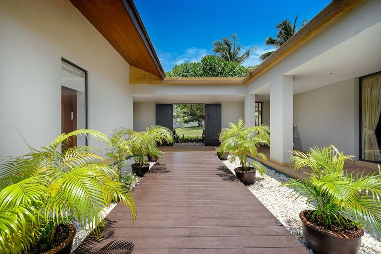 5 Bedroom Sea View Villa Bubbles