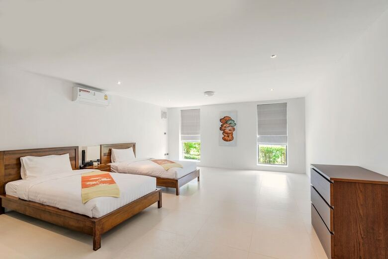 5 Bedroom Sea View Villa Bubbles