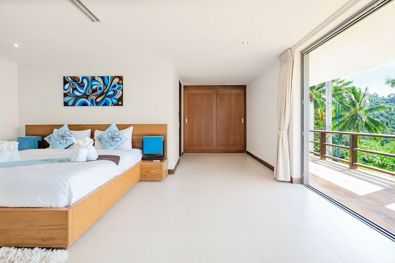 5 Bedroom Sea View Villa Bubbles