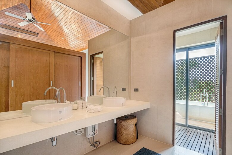 5 Bedroom Sea View Villa Bubbles