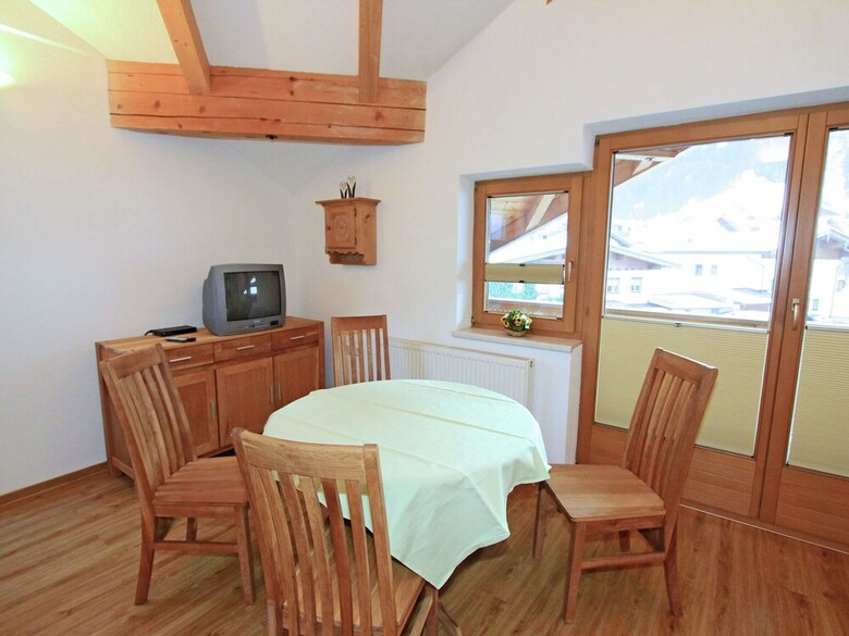 Spacious Apartment In Kaltenbach With Garage