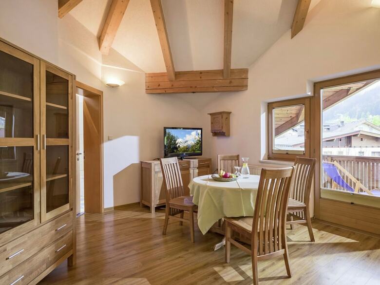 Spacious Apartment In Kaltenbach With Garage