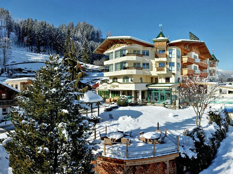 Spacious Apartment In Kaltenbach With Garage