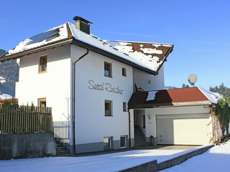 Spacious Apartment In Kaltenbach With Garage