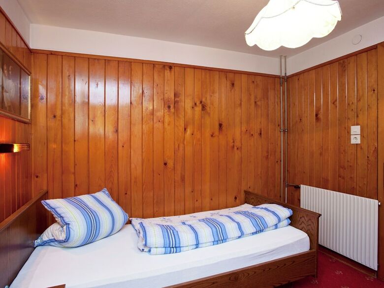 Classy Apartment With Balcony, Heating, Parking, Garden