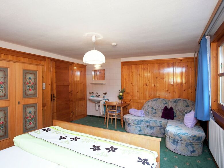 Classy Apartment With Balcony, Heating, Parking, Garden