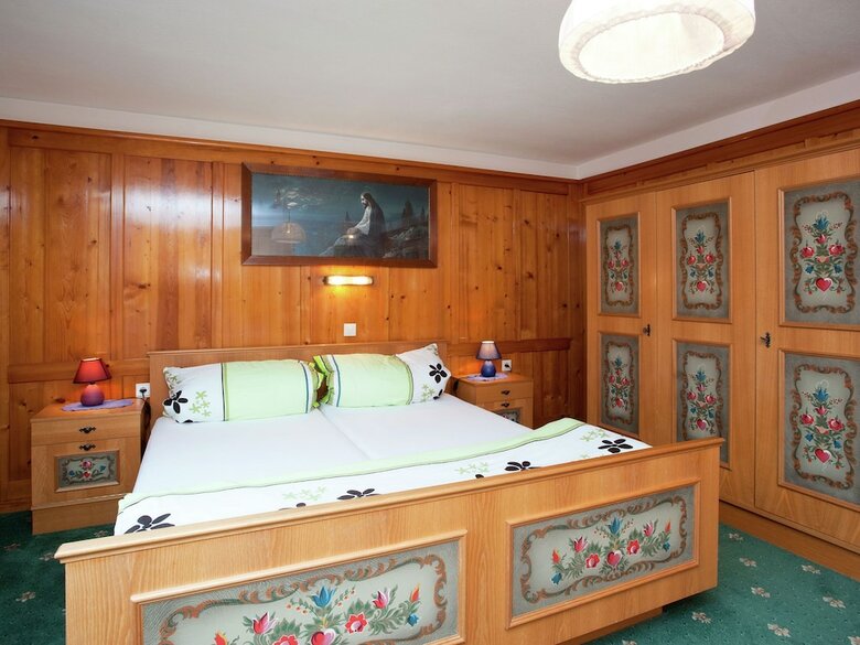 Classy Apartment With Balcony, Heating, Parking, Garden