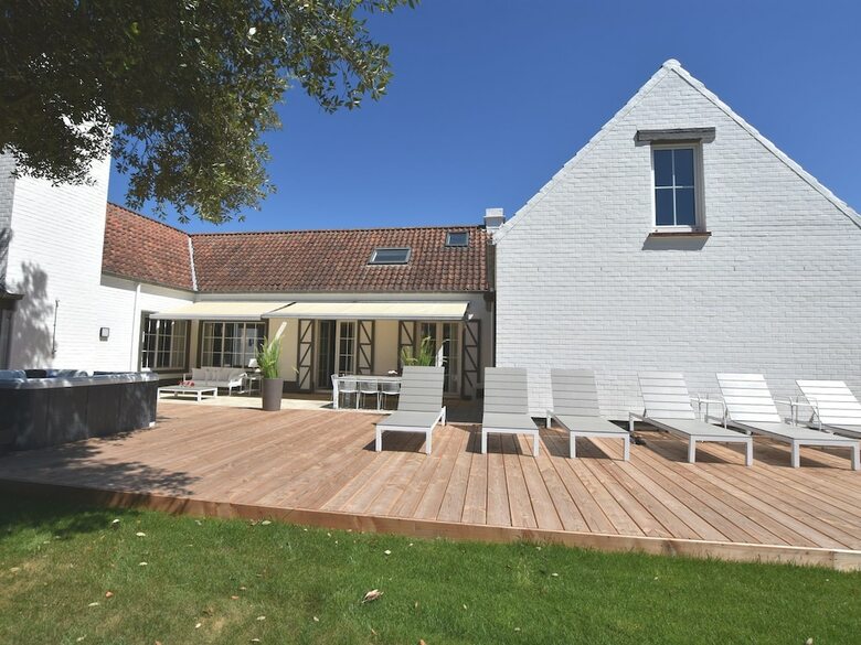 Luxury Villa In Sint-idesbald With Jacuzzi