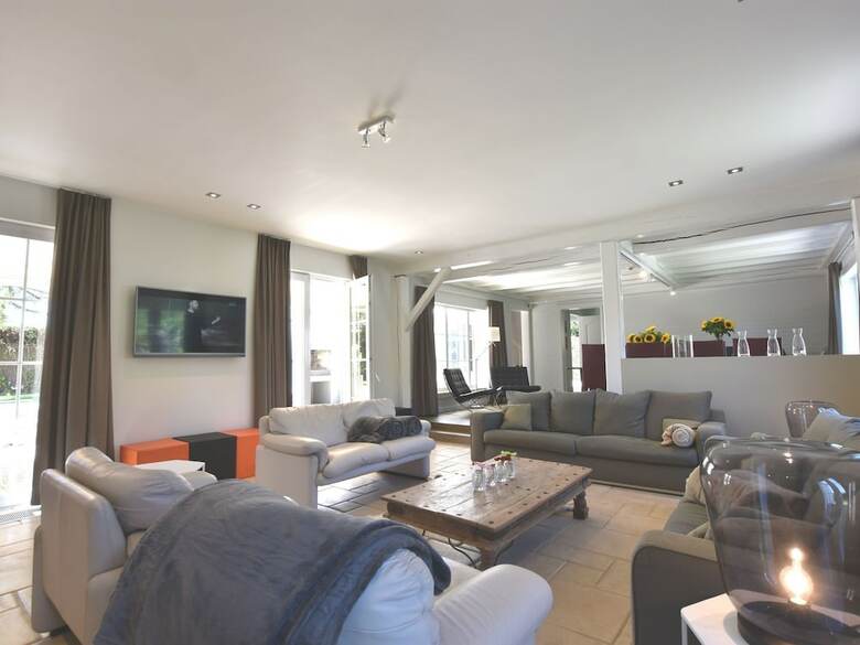 Luxury Villa In Sint-idesbald With Jacuzzi