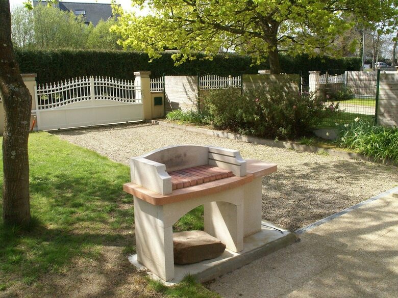 Comfortable Semi-detached Holiday Home 700 M From The Beach In Brittany