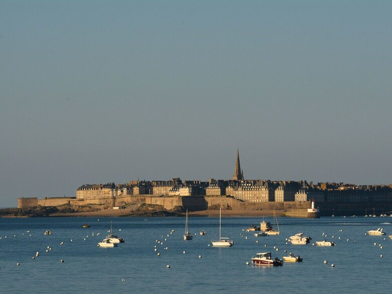 Comfortable Semi-detached Holiday Home 700 M From The Beach In Brittany