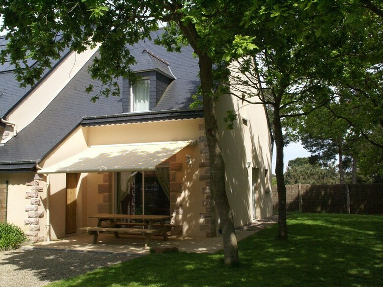 Comfortable Semi-detached Holiday Home 700 M From The Beach In Brittany
