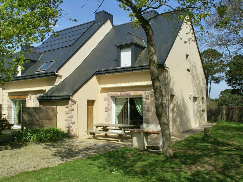 Comfortable Semi-detached Holiday Home 700 M From The Beach In Brittany