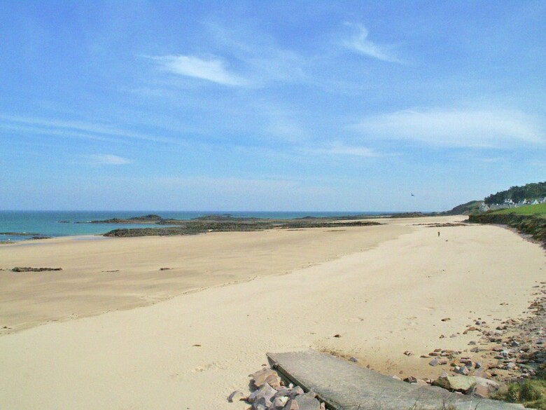 Comfortable Semi-detached Holiday Home 700 M From The Beach In Brittany