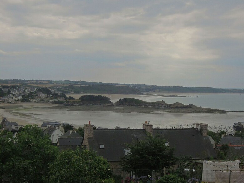 Comfortable Semi-detached Holiday Home 700 M From The Beach In Brittany