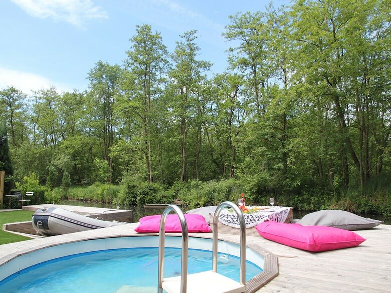 Cosy Holiday Home In Loosdrecht With Pool