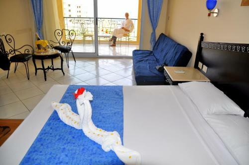 Hotel King Tut Aqua Park Beach Resort