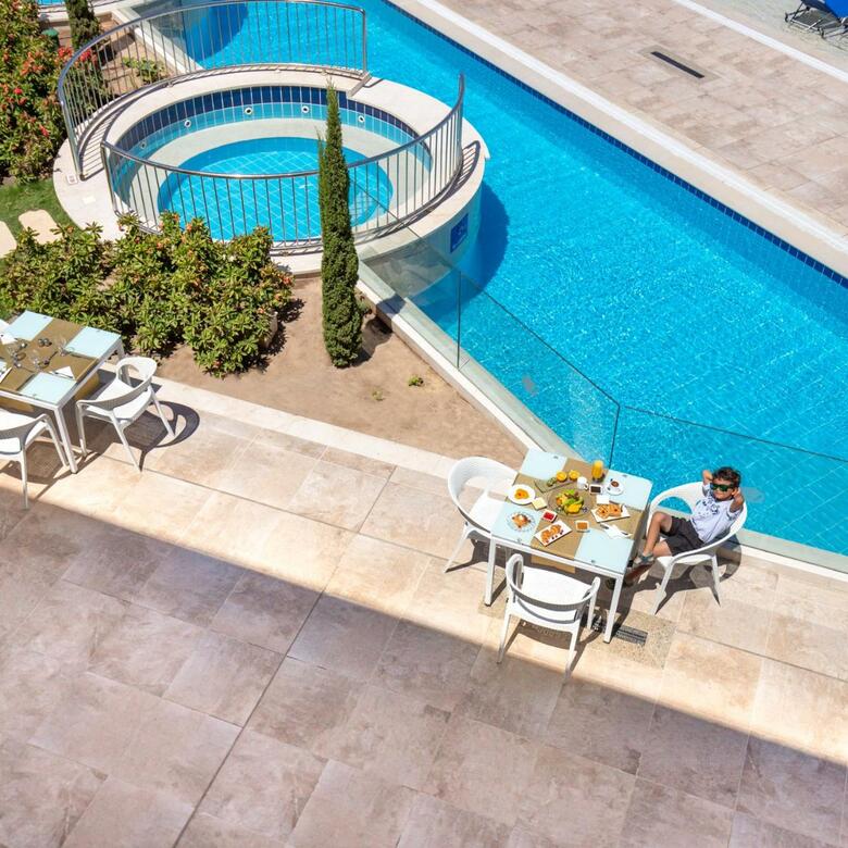 Hotel Sea World Resort (formerly - Aqua Blu Resort)