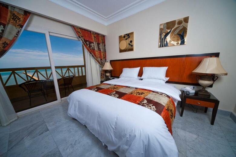 Amc Royal Hotel