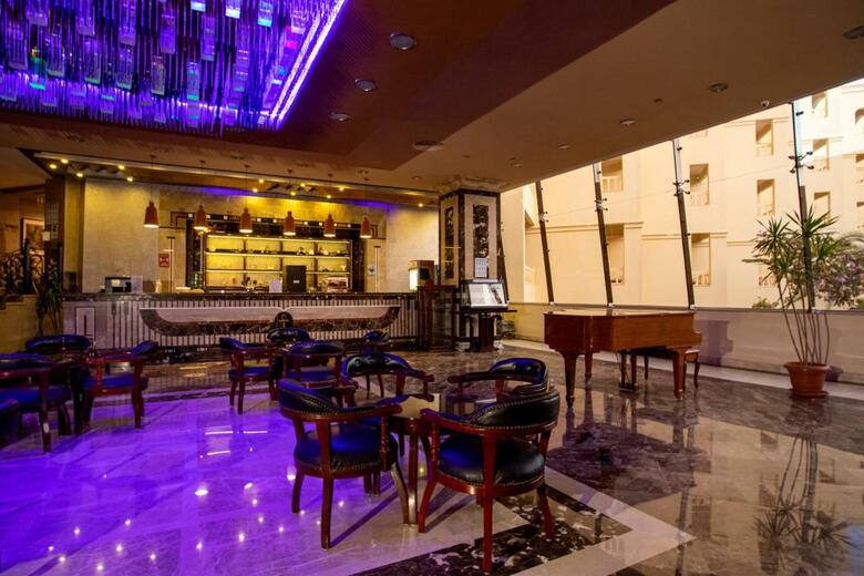 Amc Royal Hotel