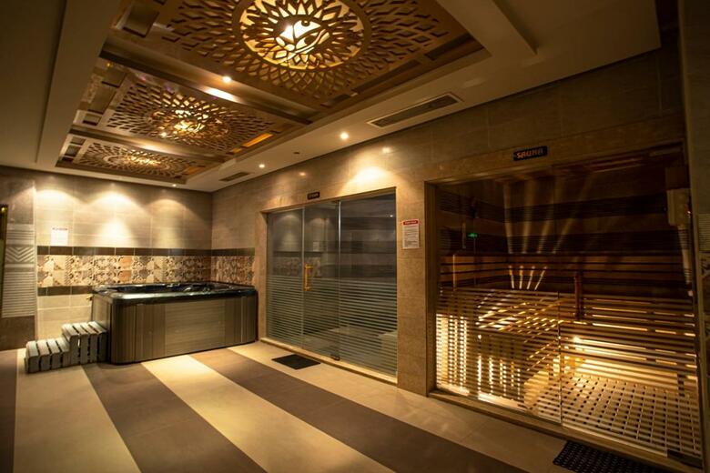 Amc Royal Hotel