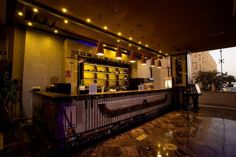 Amc Royal Hotel