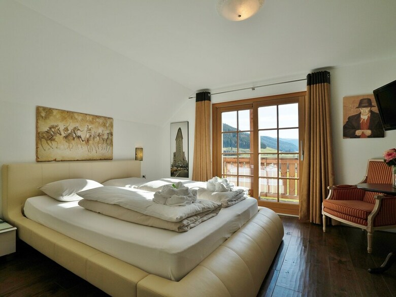 Opulent Chalet In Mauterndorf With Whirlpool & Sauna