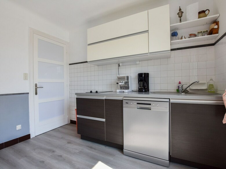 Serene Holiday Home In P�nestin With Garden