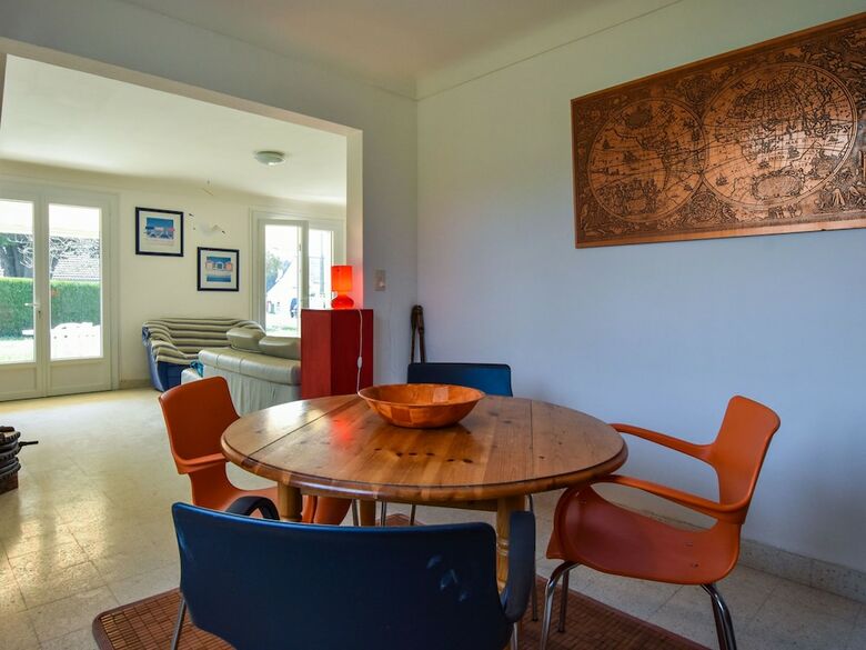 Serene Holiday Home In P�nestin With Garden
