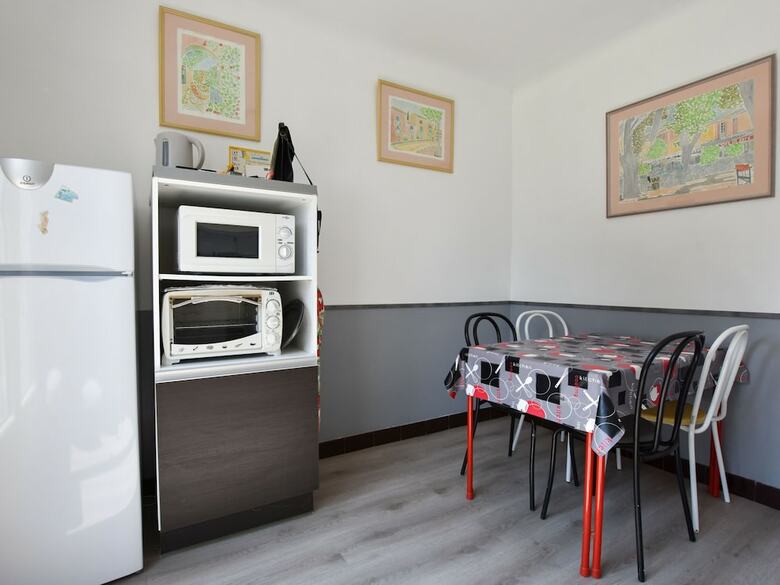 Serene Holiday Home In P�nestin With Garden