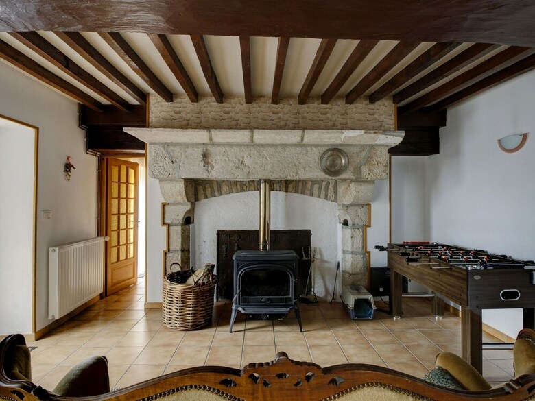 Quaint Holiday Home For 6 In Vanne