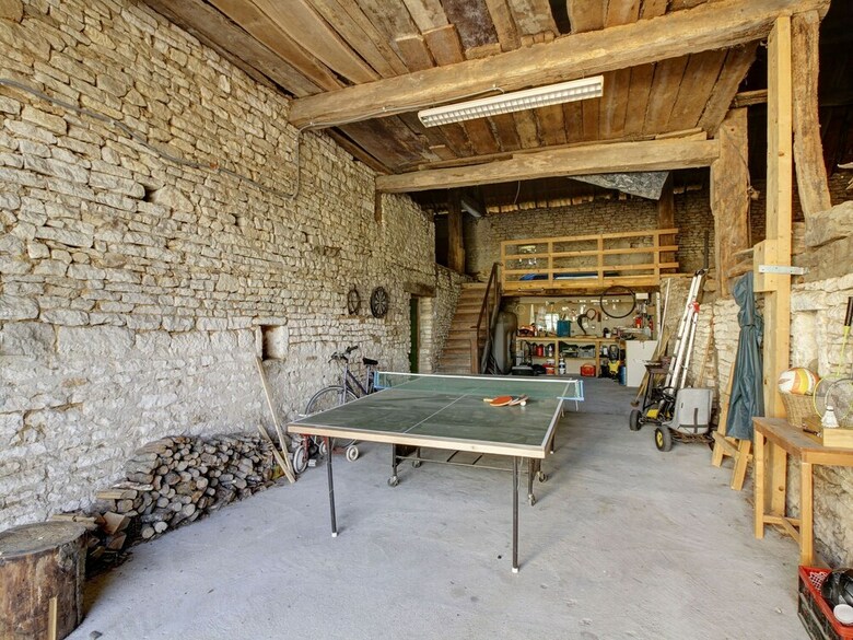 Quaint Holiday Home For 6 In Vanne