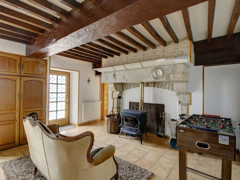 Quaint Holiday Home For 6 In Vanne