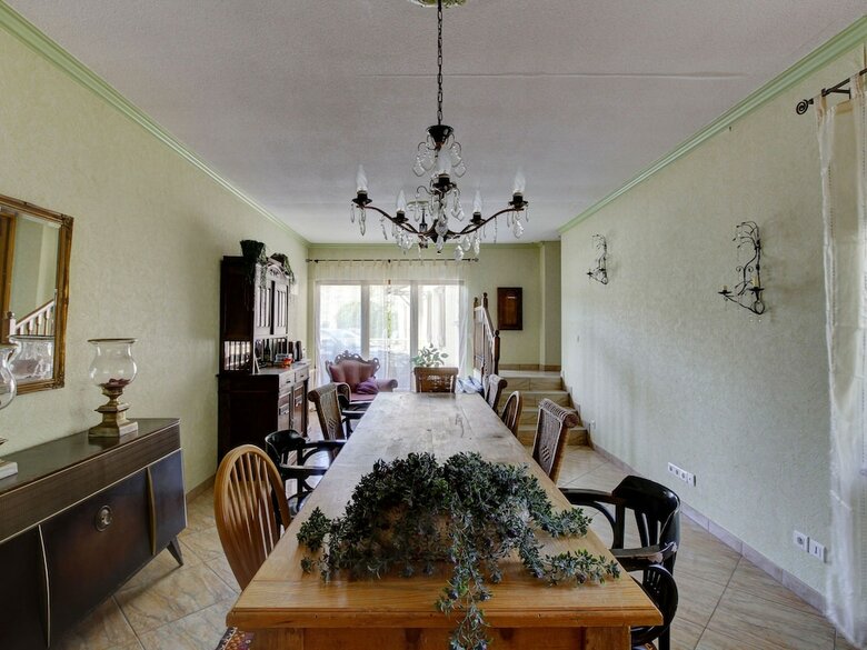 Quaint Holiday Home For 6 In Vanne