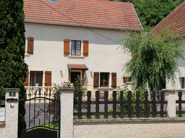 Quaint Holiday Home For 6 In Vanne