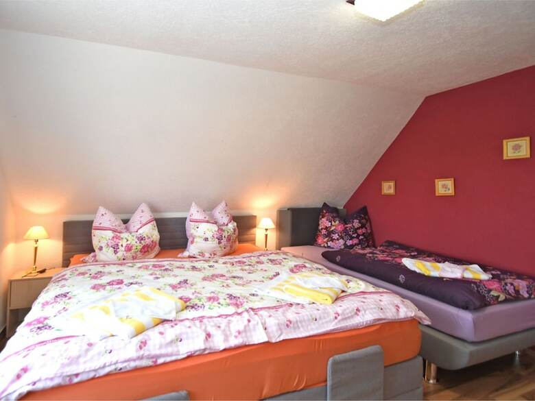Cozy Apartment In Lichtenhain With Garden