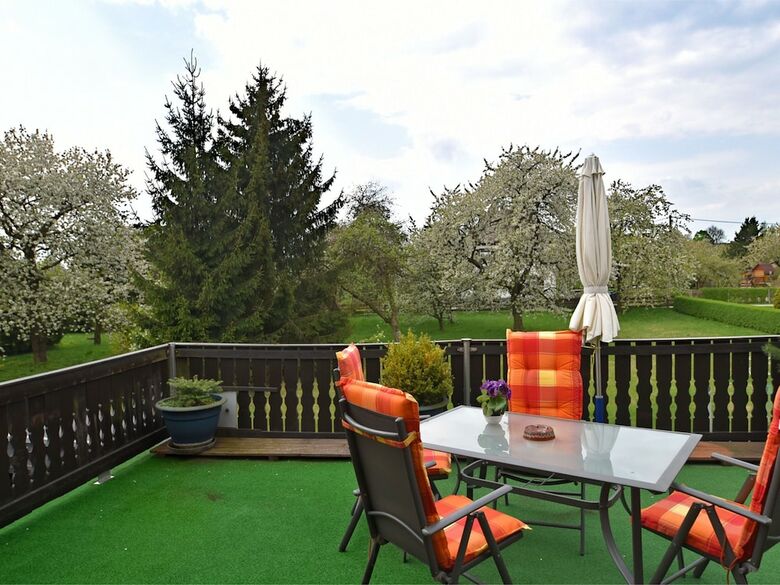 Cozy Apartment In Lichtenhain With Garden