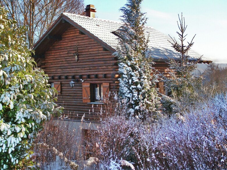 Cozy Chalet With Breathtaking Views In Hommert