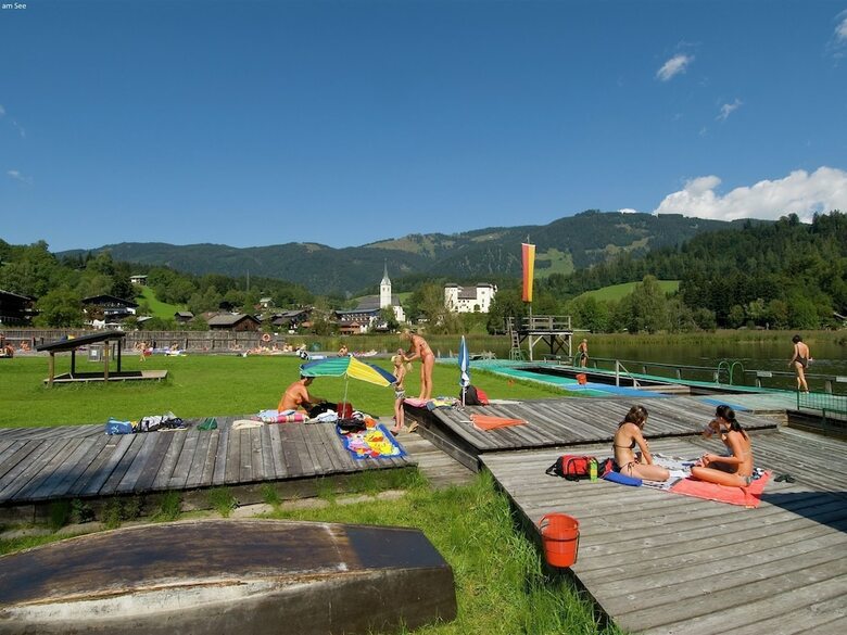 Apartamentos Luxurious Mansion In Goldegg Near Skiing Area