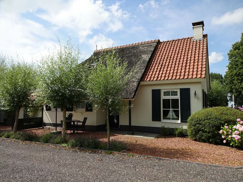 Cosy Holiday Home In Steendam With Sauna