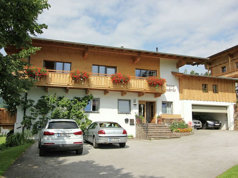 Spacious Apartment With Garden In Tyrol