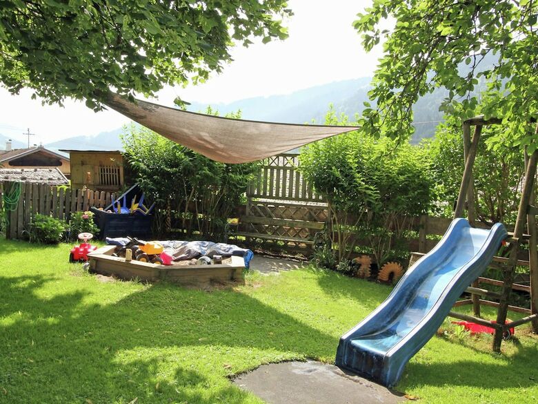 Spacious Apartment With Garden In Tyrol