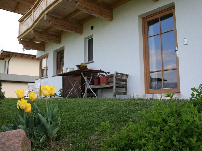 Cozy Mountain View Apartment In Tyrol