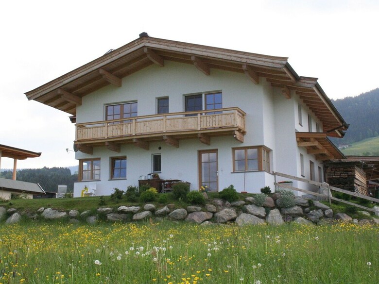 Cozy Mountain View Apartment In Tyrol