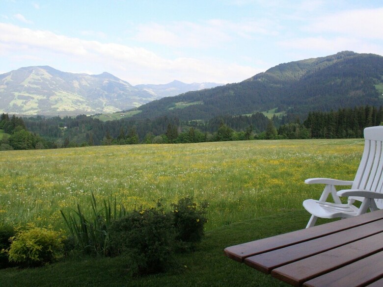 Cozy Mountain View Apartment In Tyrol